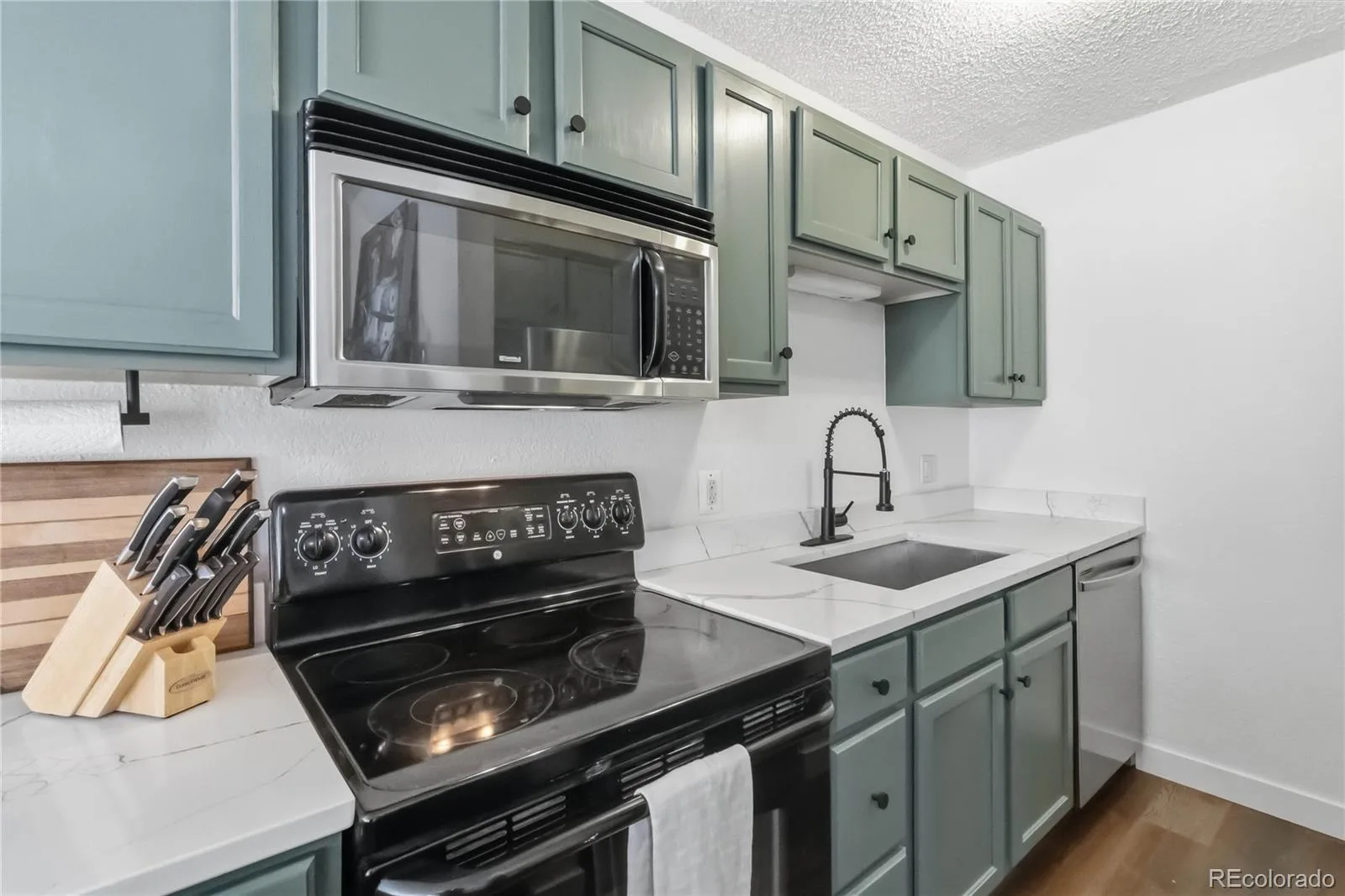 857 S Van Gordon Court #C105 Lakewood CO 80228 | MLS #REC8765545 08142026023404 1600 5