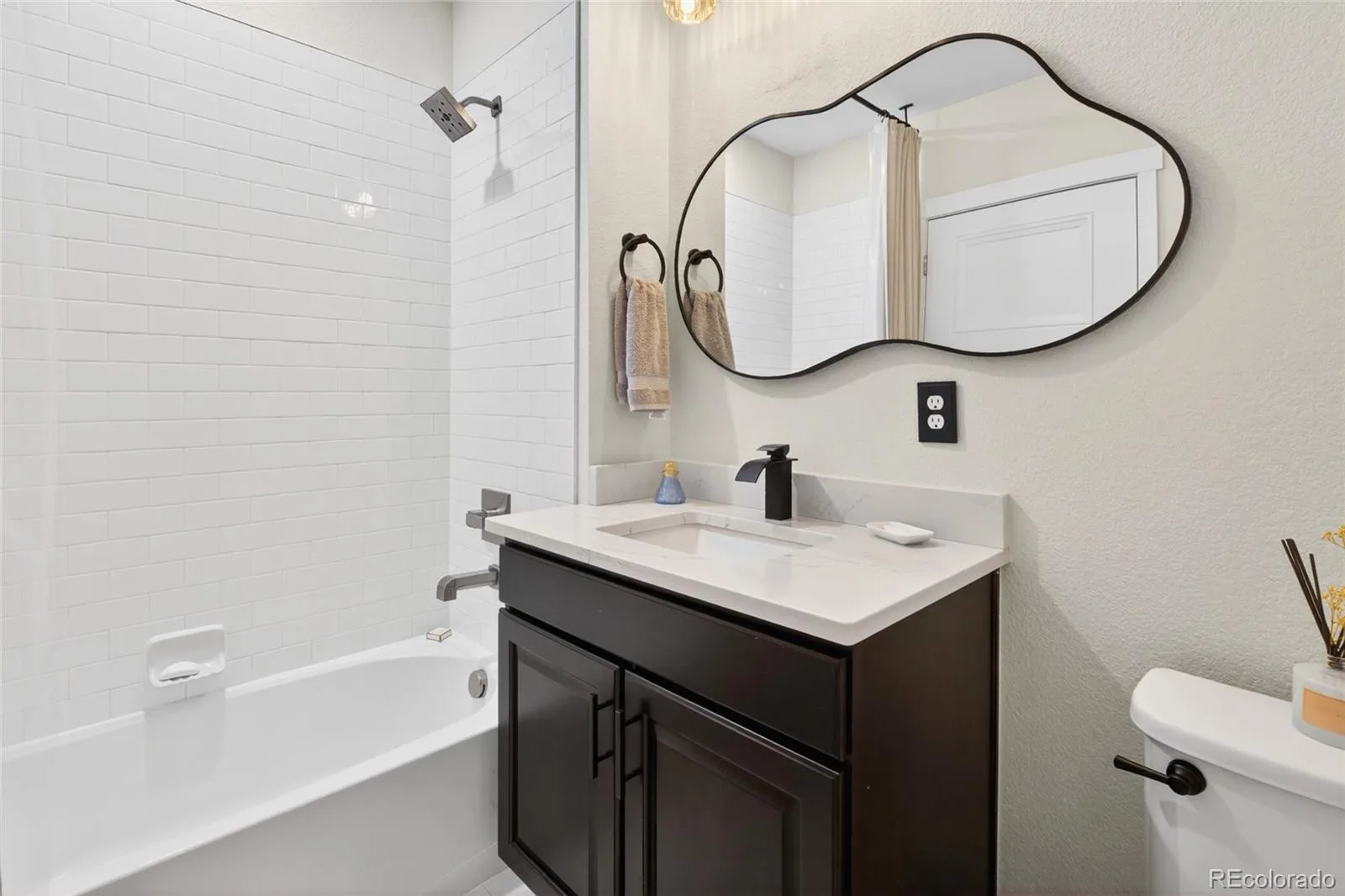 2250 S Mcintyre Street Lakewood CO 80228 | MLS #REC8769873 06262026170050 1600 29