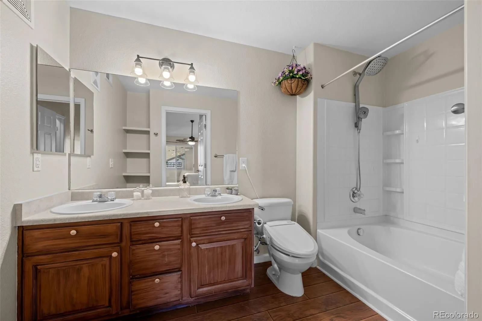 4572 Copeland Loop #201 Littleton CO 80126 | MLS #REC8771333 06132026051955 1600 14