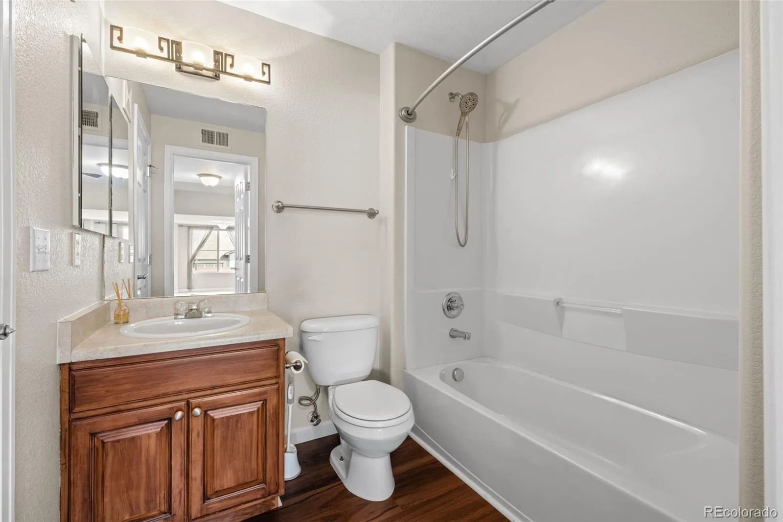 4572 Copeland Loop #201 Littleton CO 80126 | MLS #REC8771333 06132026051955 1600 18