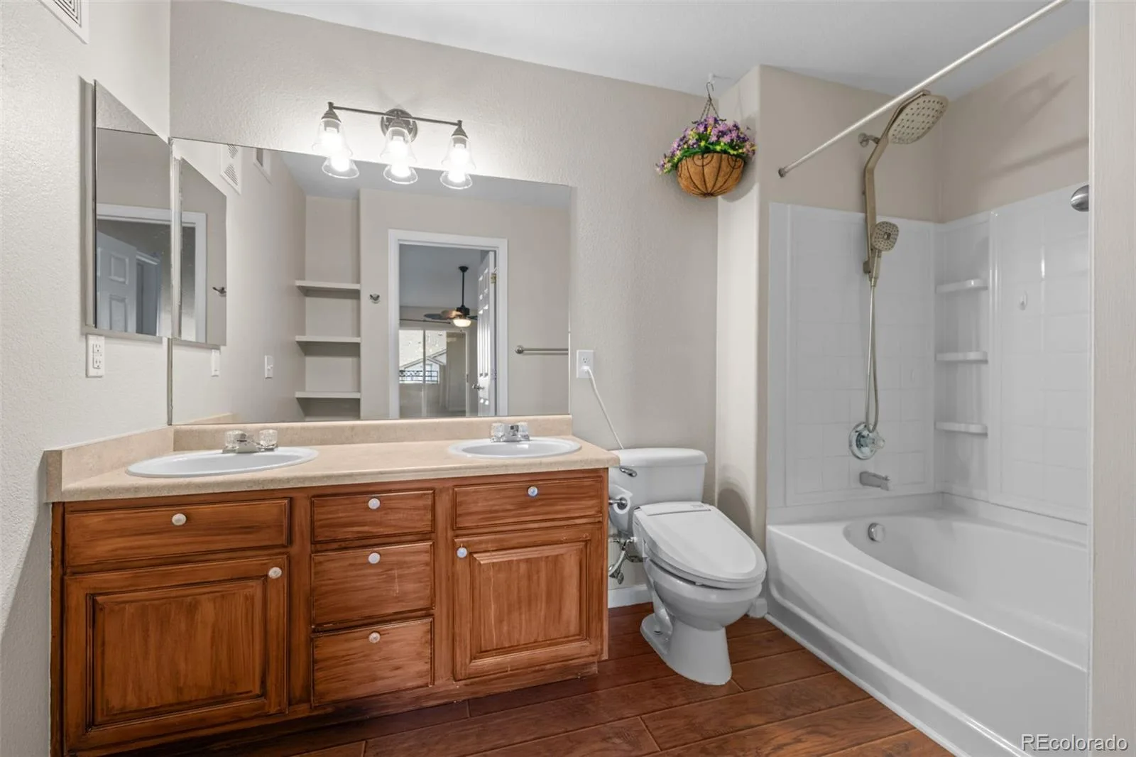 4572 Copeland Loop #201 Littleton CO 80126 | MLS #REC8771333 06132026051955 1600 33