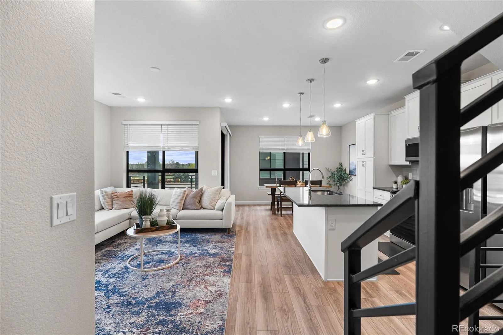 04152026003617 1600 18