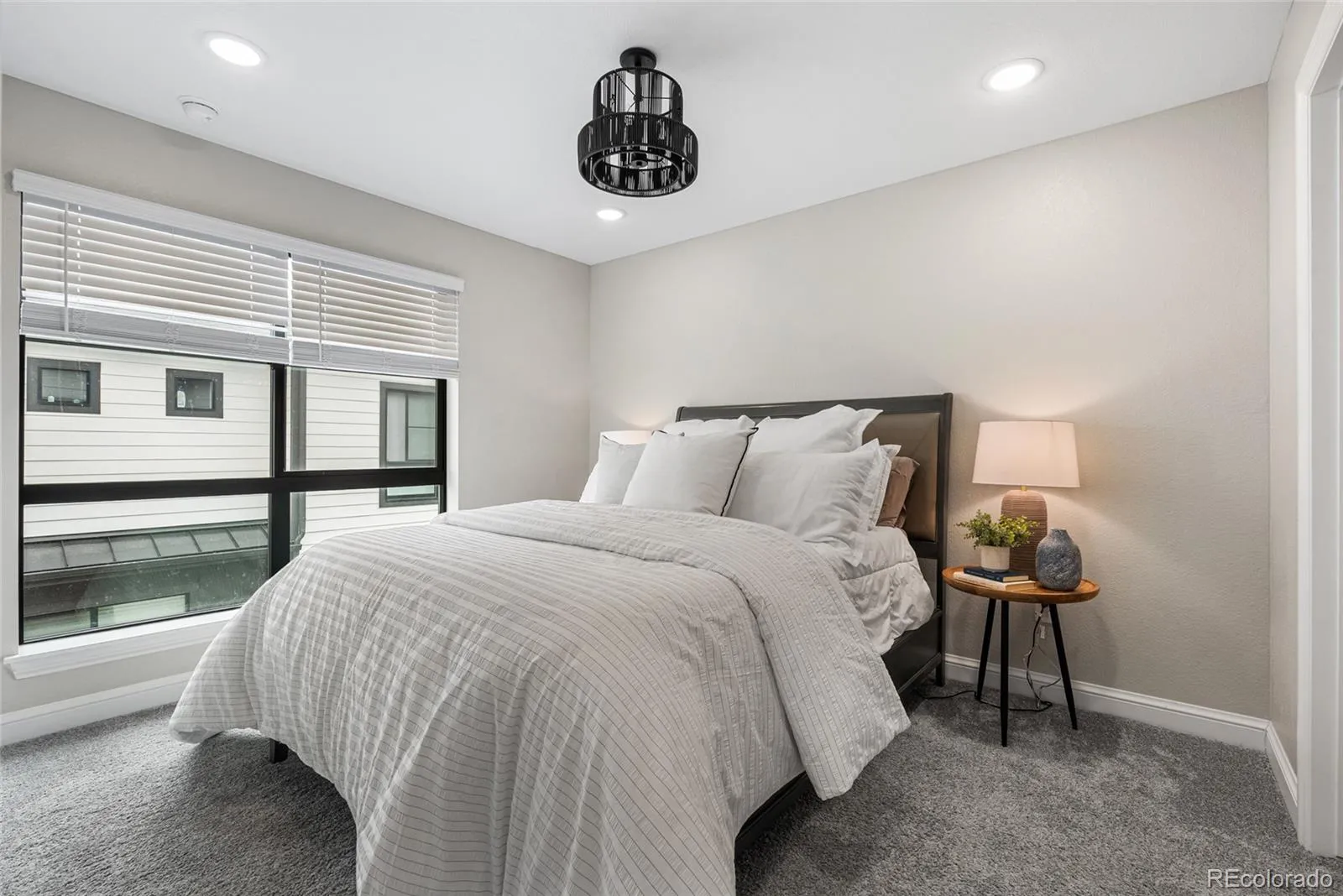 04152026003617 1600 21