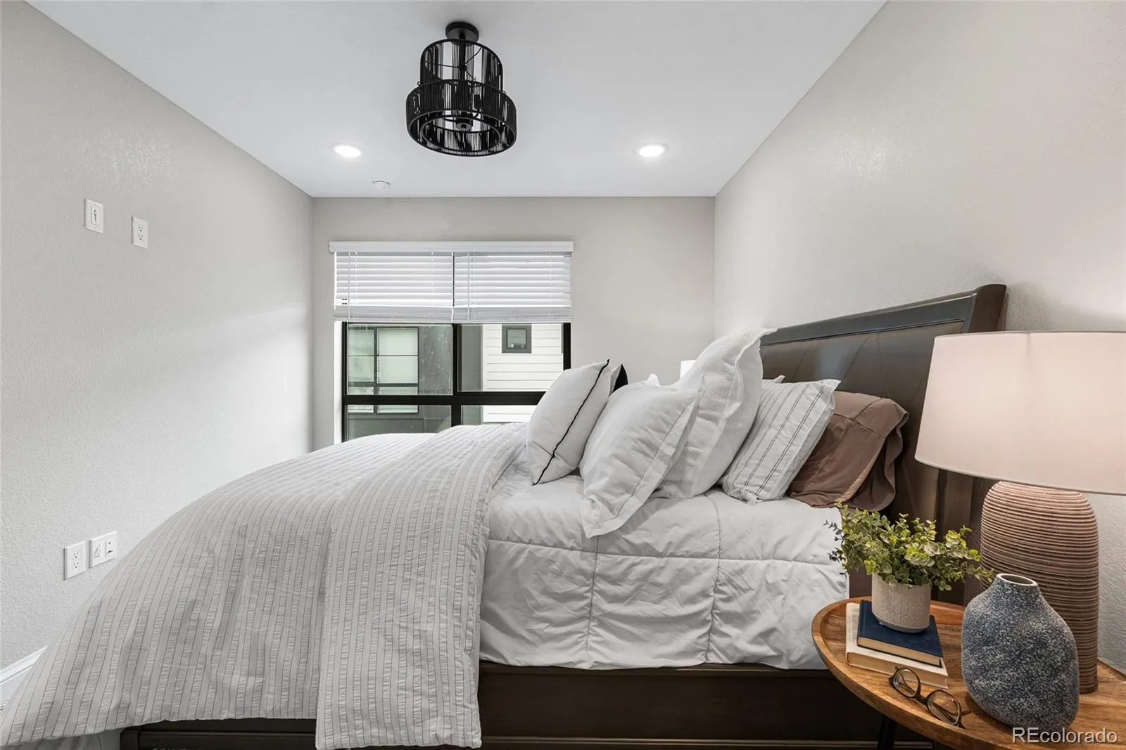 04152026003617 1600 23