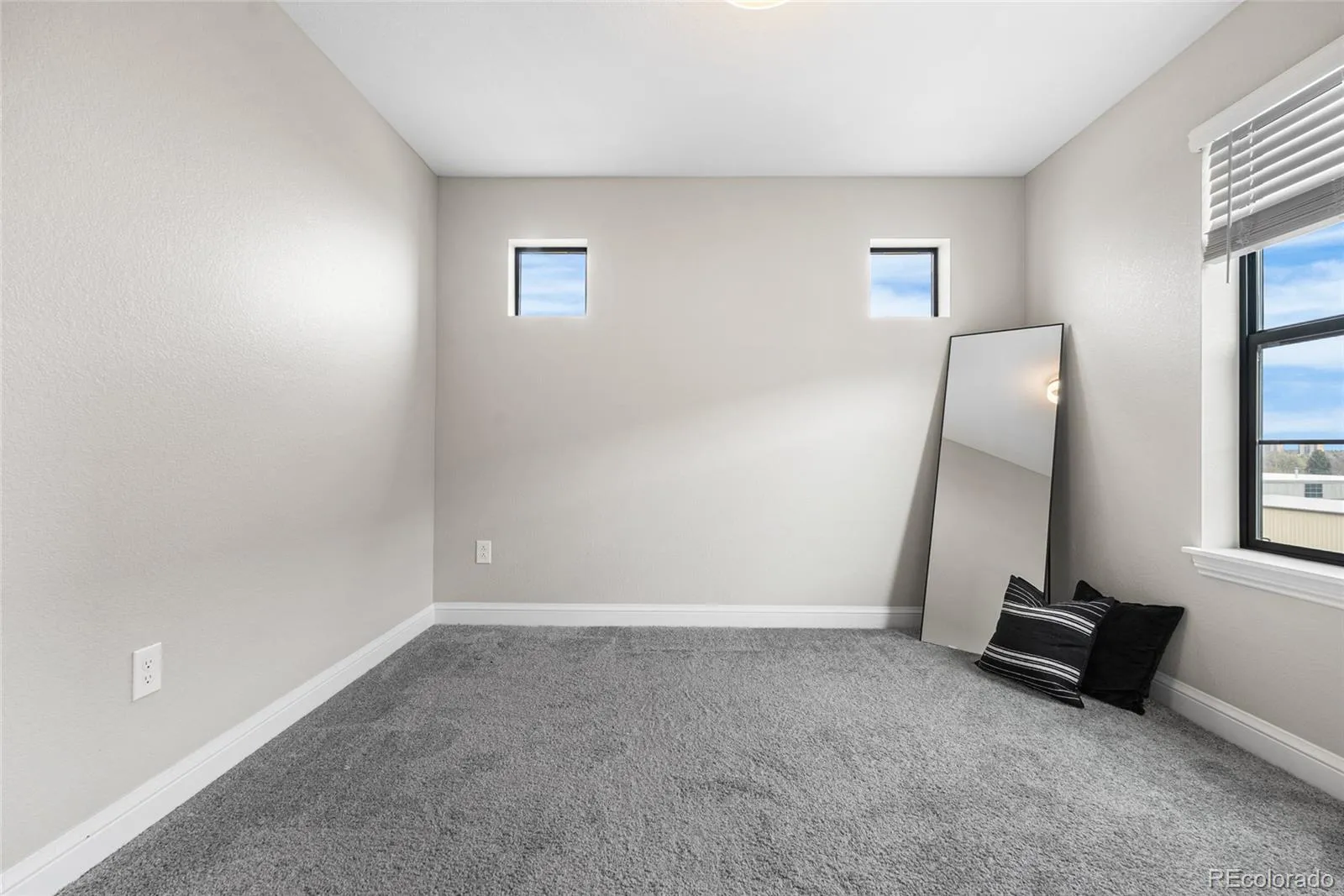 04152026003617 1600 25