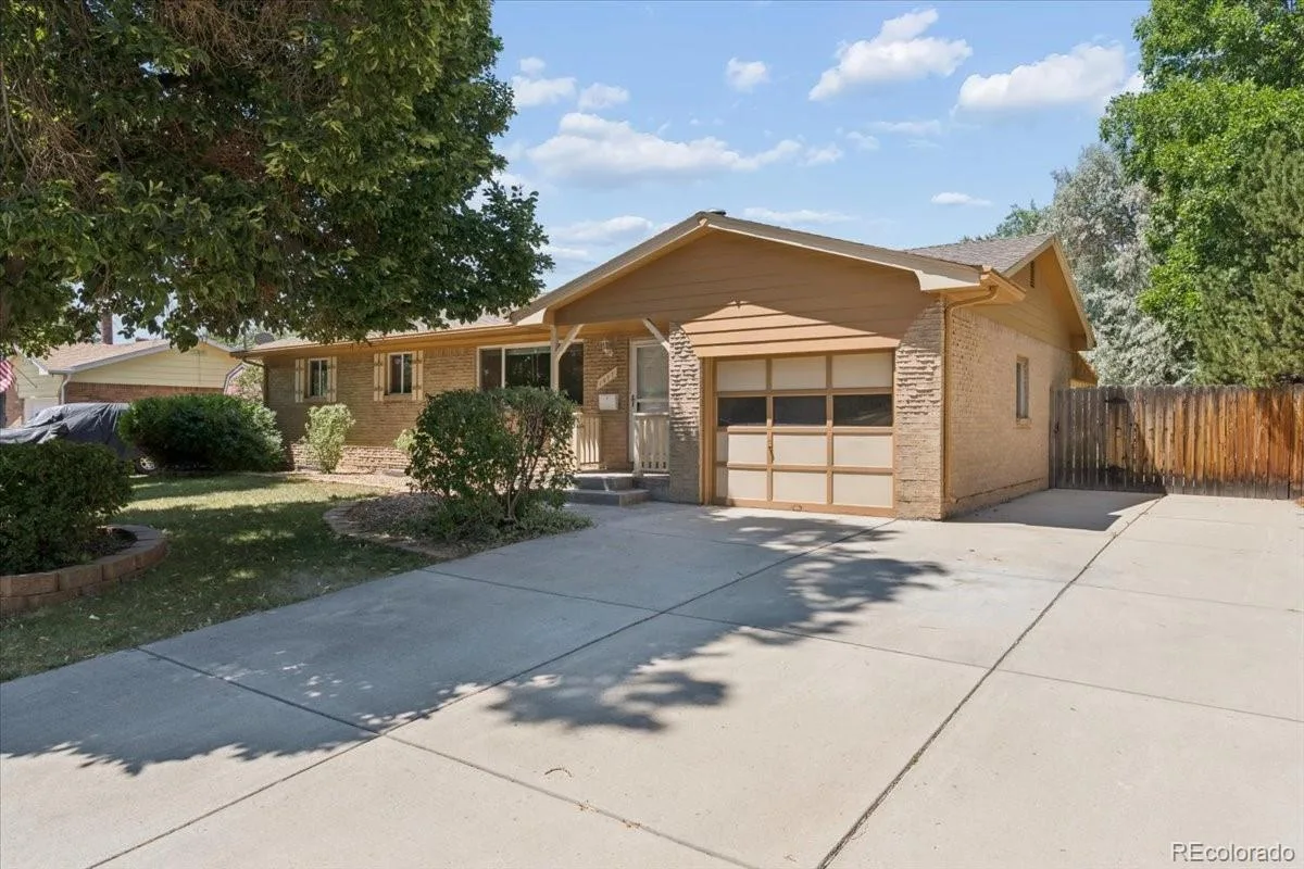 1477 S Brentwood Street Lakewood CO 80232 | MLS #REC8784669 08222026165715 1200 29