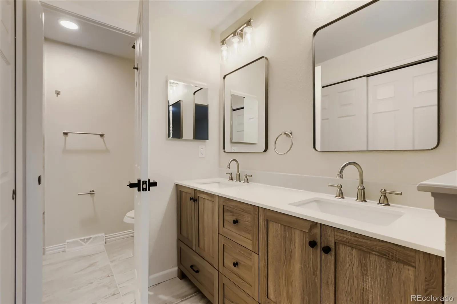 689 Jasper Street Aurora CO 80011 MLS #REC8789367 06032026163513 1600 13
