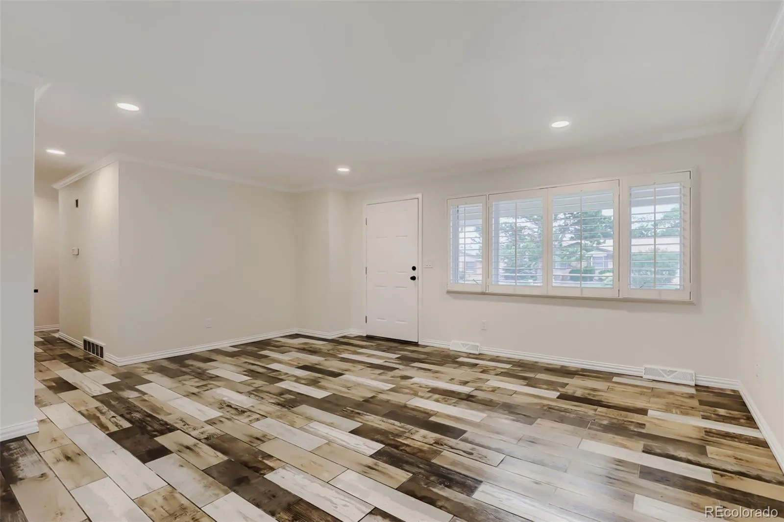 689 Jasper Street Aurora CO 80011 MLS #REC8789367 06032026163513 1600 16
