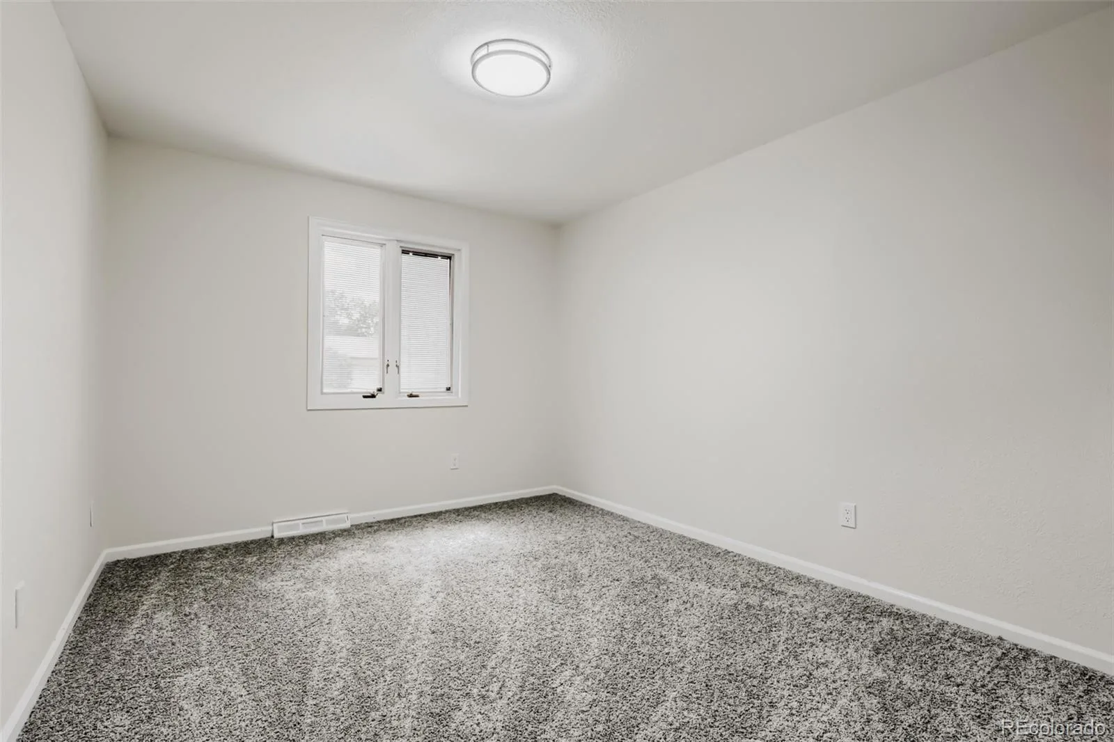689 Jasper Street Aurora CO 80011 MLS #REC8789367 06032026163513 1600 17
