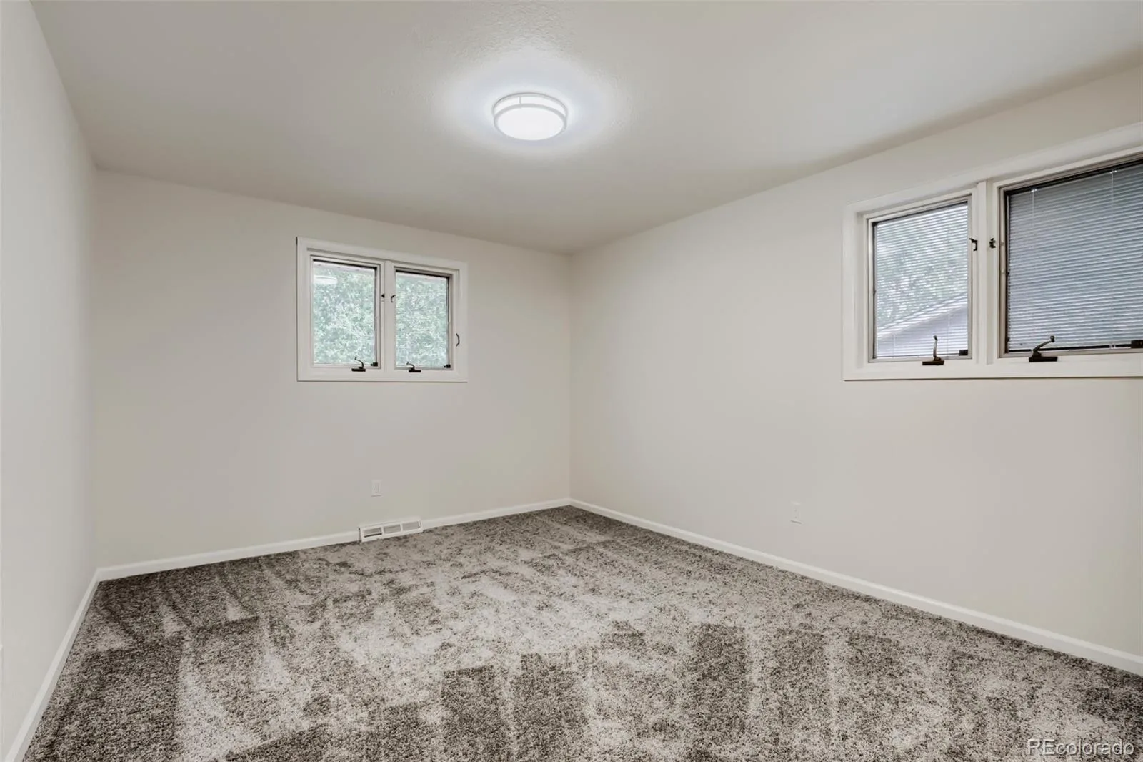 689 Jasper Street Aurora CO 80011 MLS #REC8789367 06032026163513 1600 18