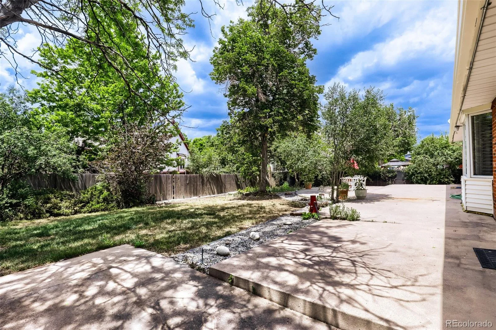 689 Jasper Street Aurora CO 80011 MLS #REC8789367 06032026163513 1600 23