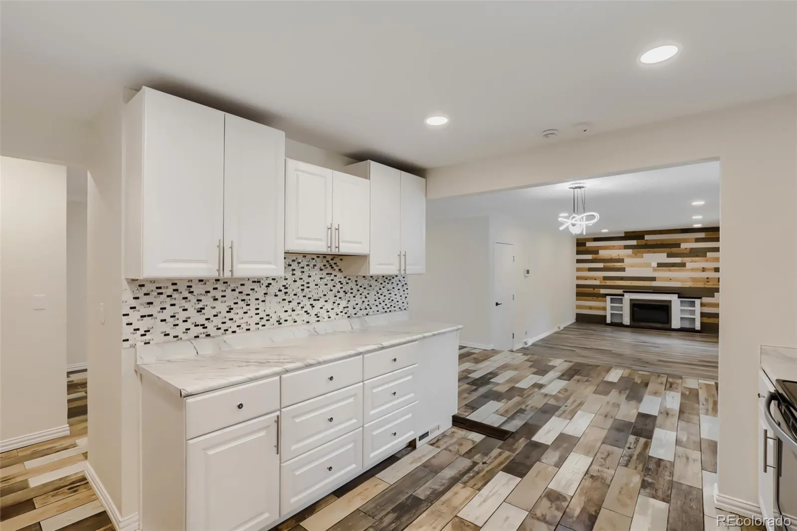 689 Jasper Street Aurora CO 80011 MLS #REC8789367 06032026163513 1600 6