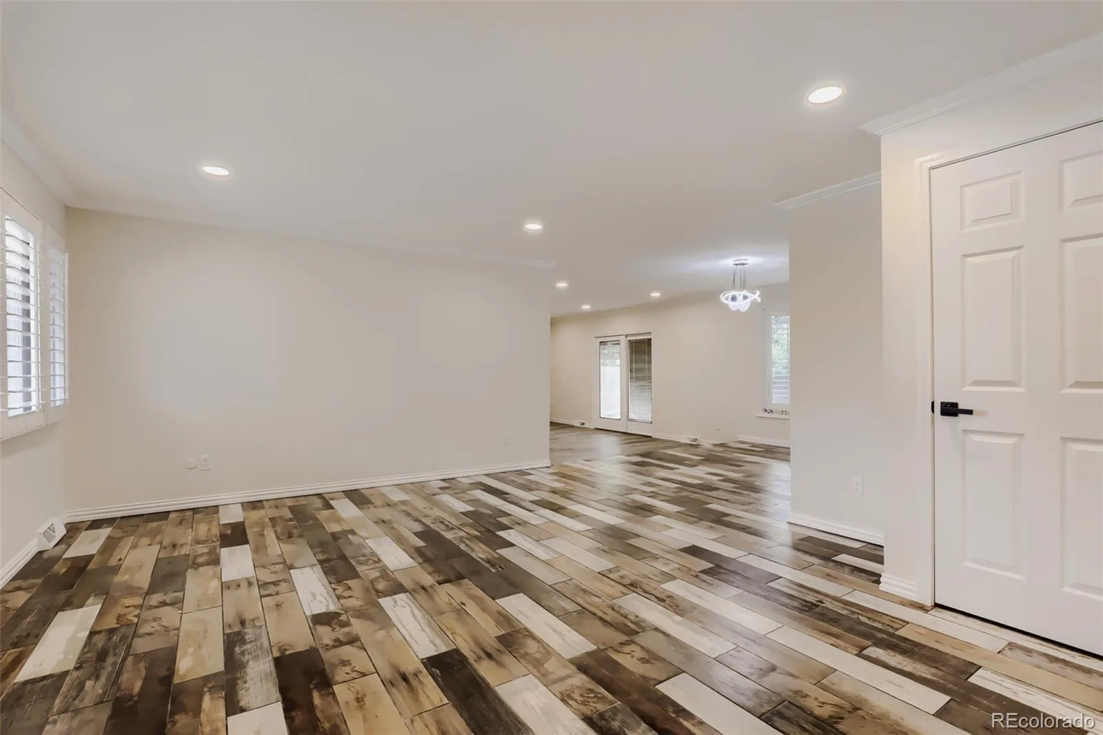 689 Jasper Street Aurora CO 80011 MLS #REC8789367 06032026163513 1600 8