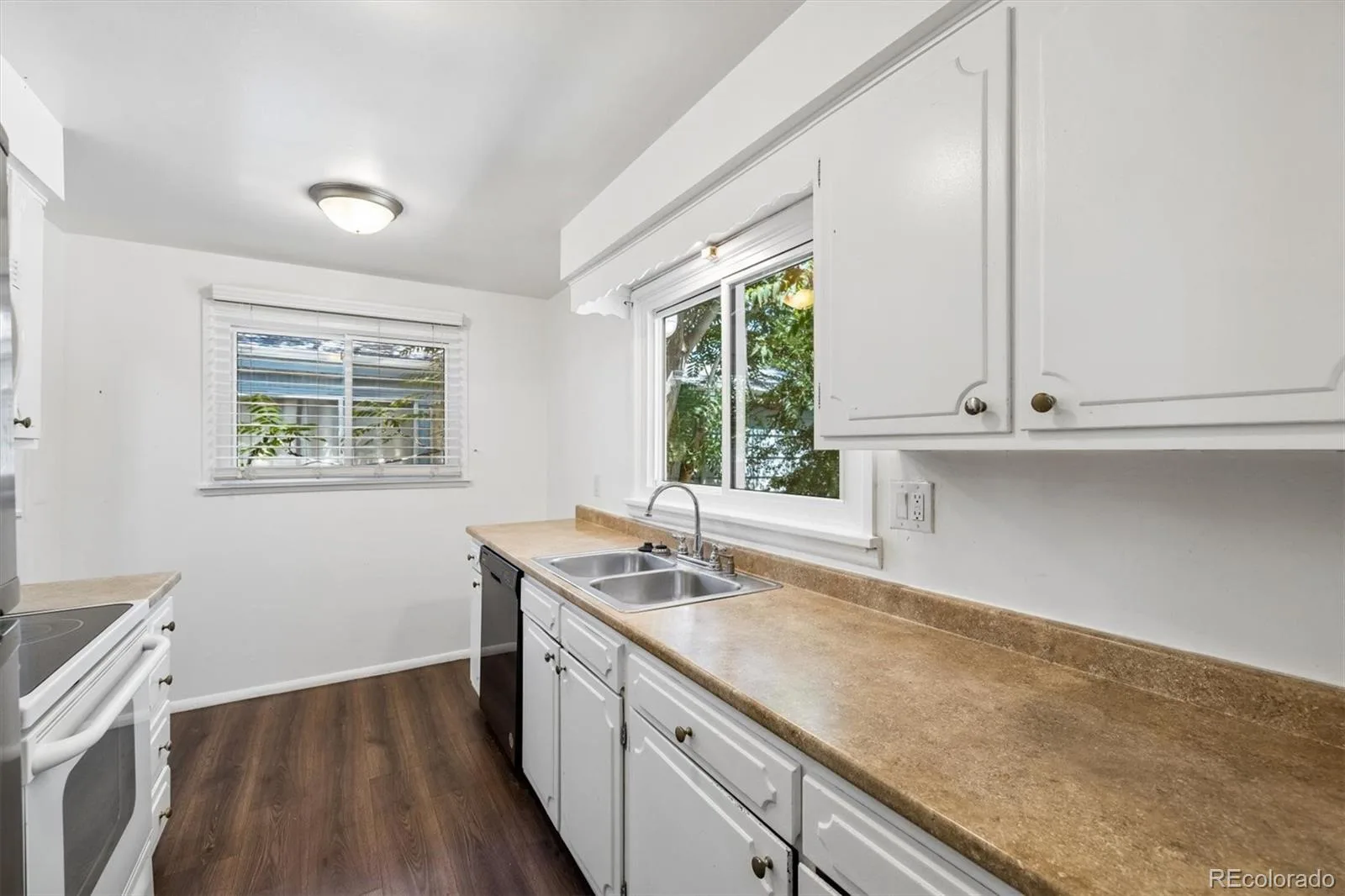 1064 Galena Street Aurora CO 80010 | MLS #REC8790915 08252026192736 1600 6
