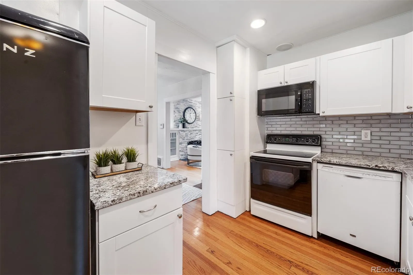 764 S Ogden Street Denver CO 80209 MLS #REC8794161 05222026020437 1600 18
