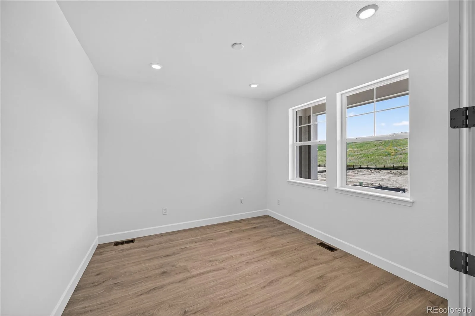 4039 Descent Street Castle Rock CO 80108 MLS #REC8808033 06102026191055 1600 13
