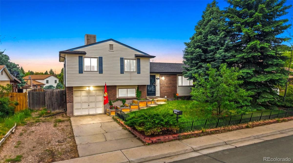 1581 S Fairplay Way Aurora CO 80012 | MLS #REC8822492 MLS #REC8822492 image #0