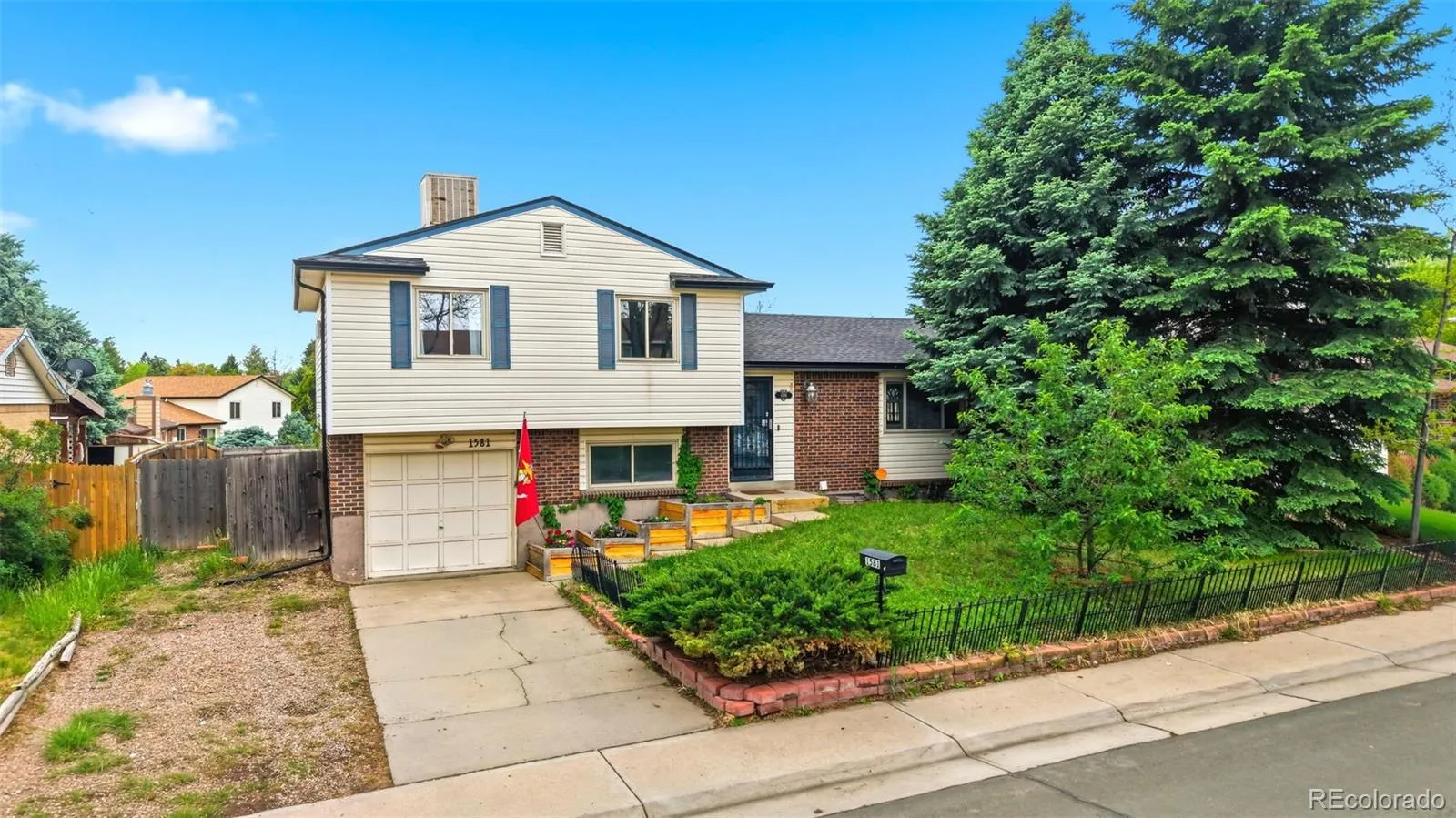1581 S Fairplay Way Aurora CO 80012 MLS #REC8822492 05262026211901 1600 24