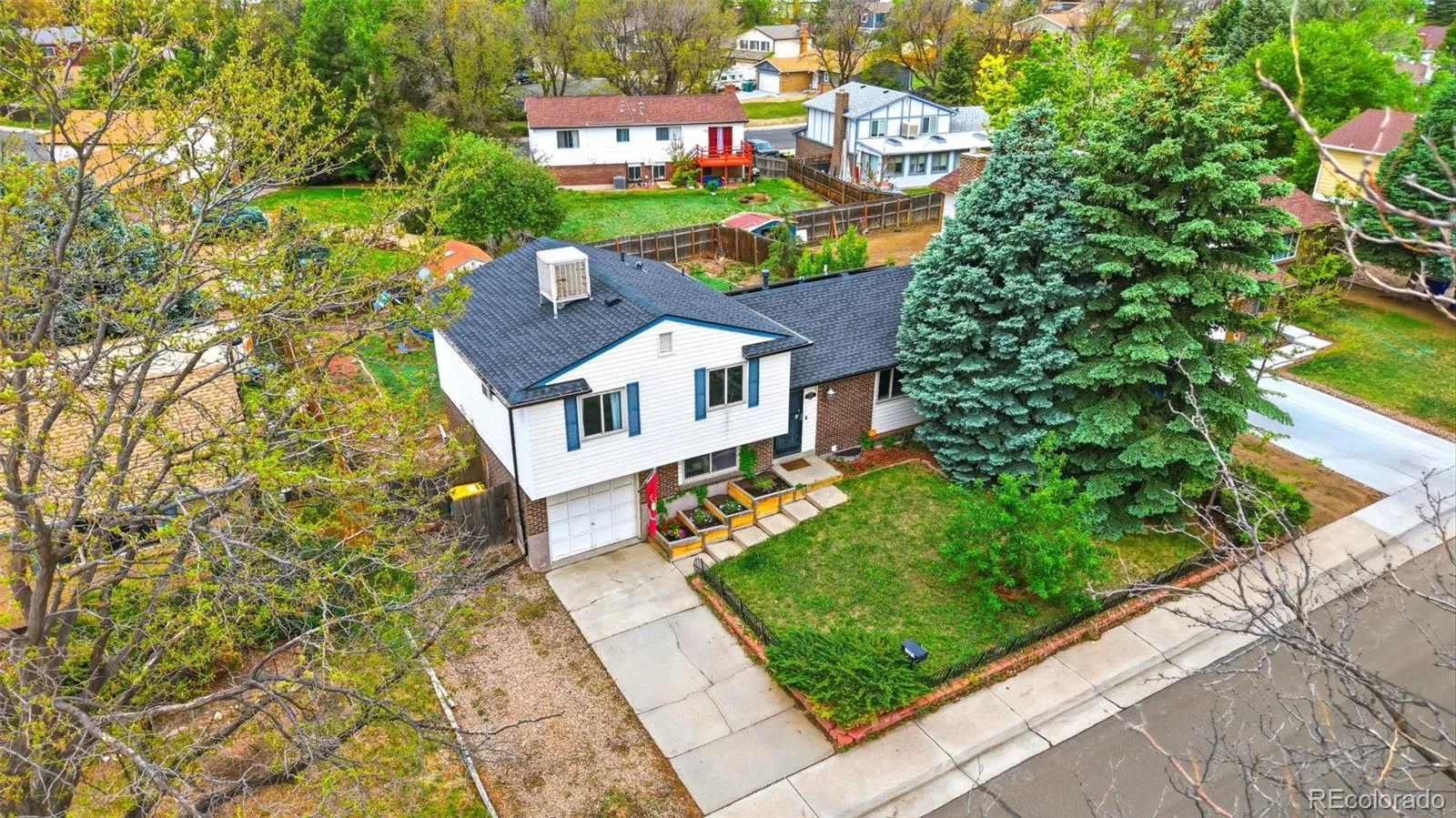 1581 S Fairplay Way Aurora CO 80012 MLS #REC8822492 05262026211901 1600 27