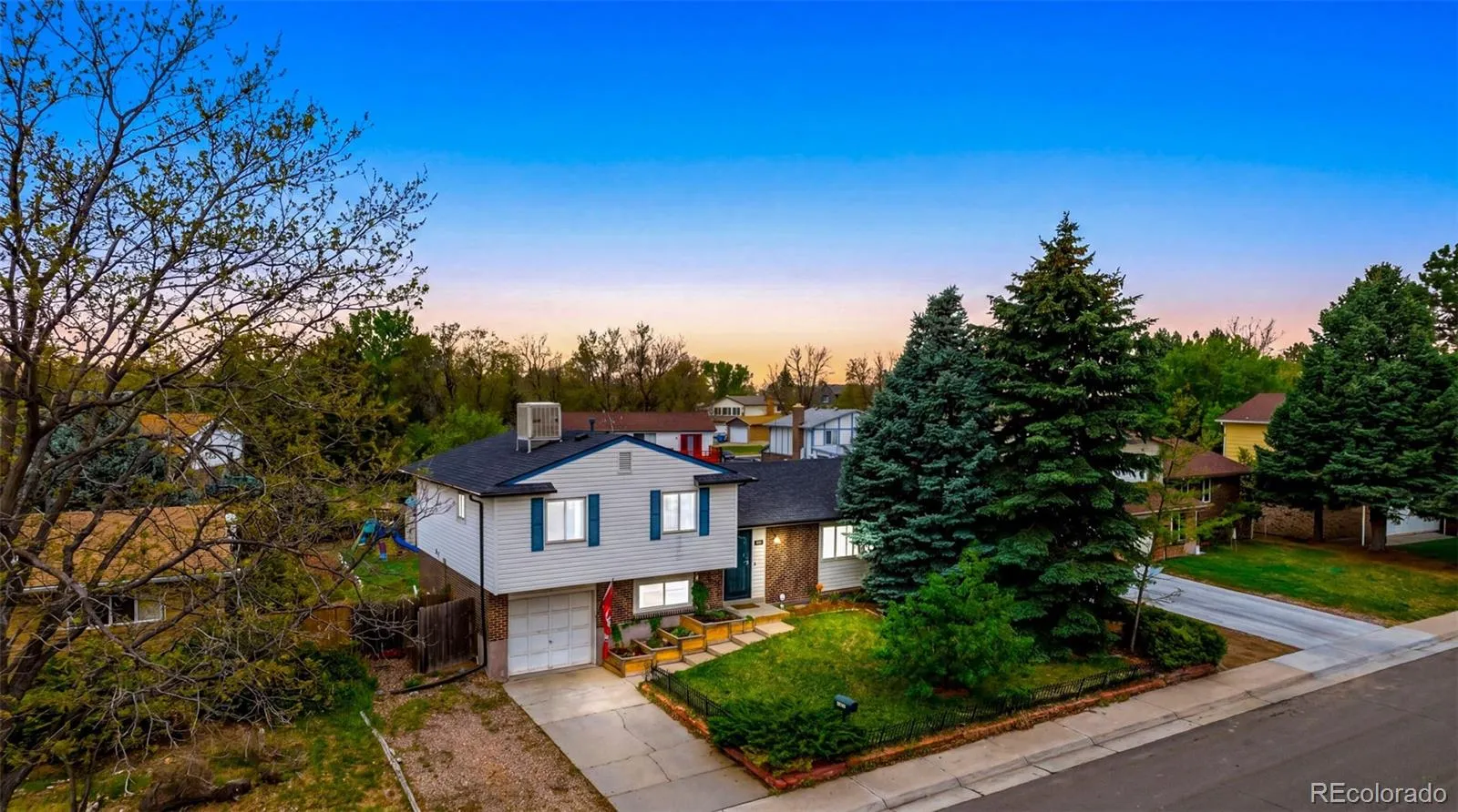 1581 S Fairplay Way Aurora CO 80012 MLS #REC8822492 05262026211901 1600 34