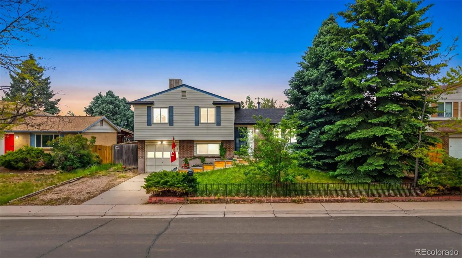 1581 S Fairplay Way Aurora CO 80012 MLS #REC8822492 05262026211901 1600 36