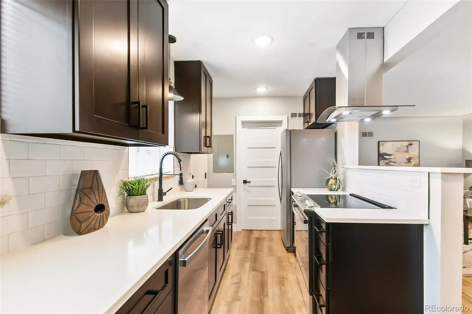 03282026000000 1600 10