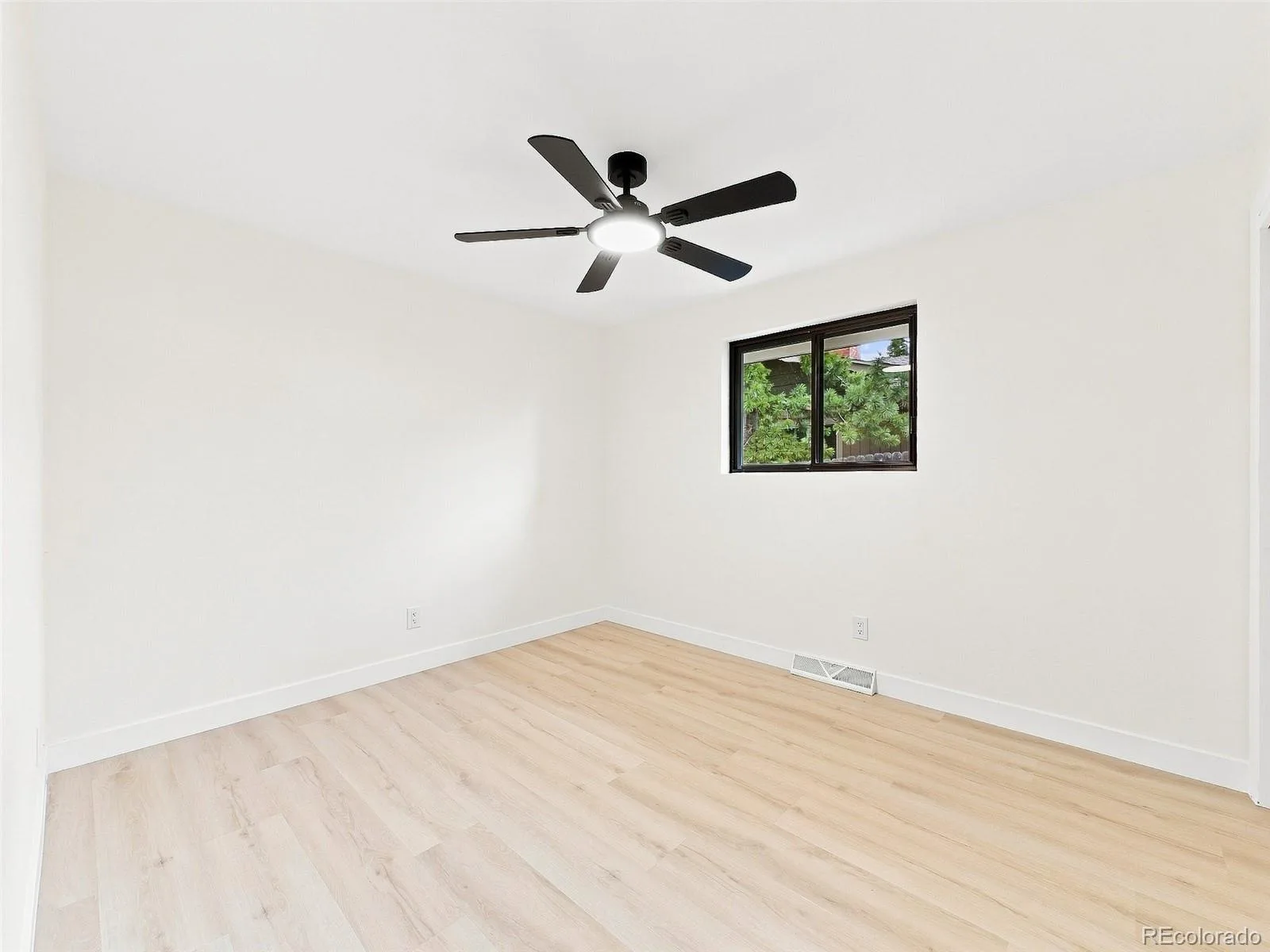 2361 S Holly Place Denver CO 80222 | MLS #REC8831250 08282026202005 1600 23
