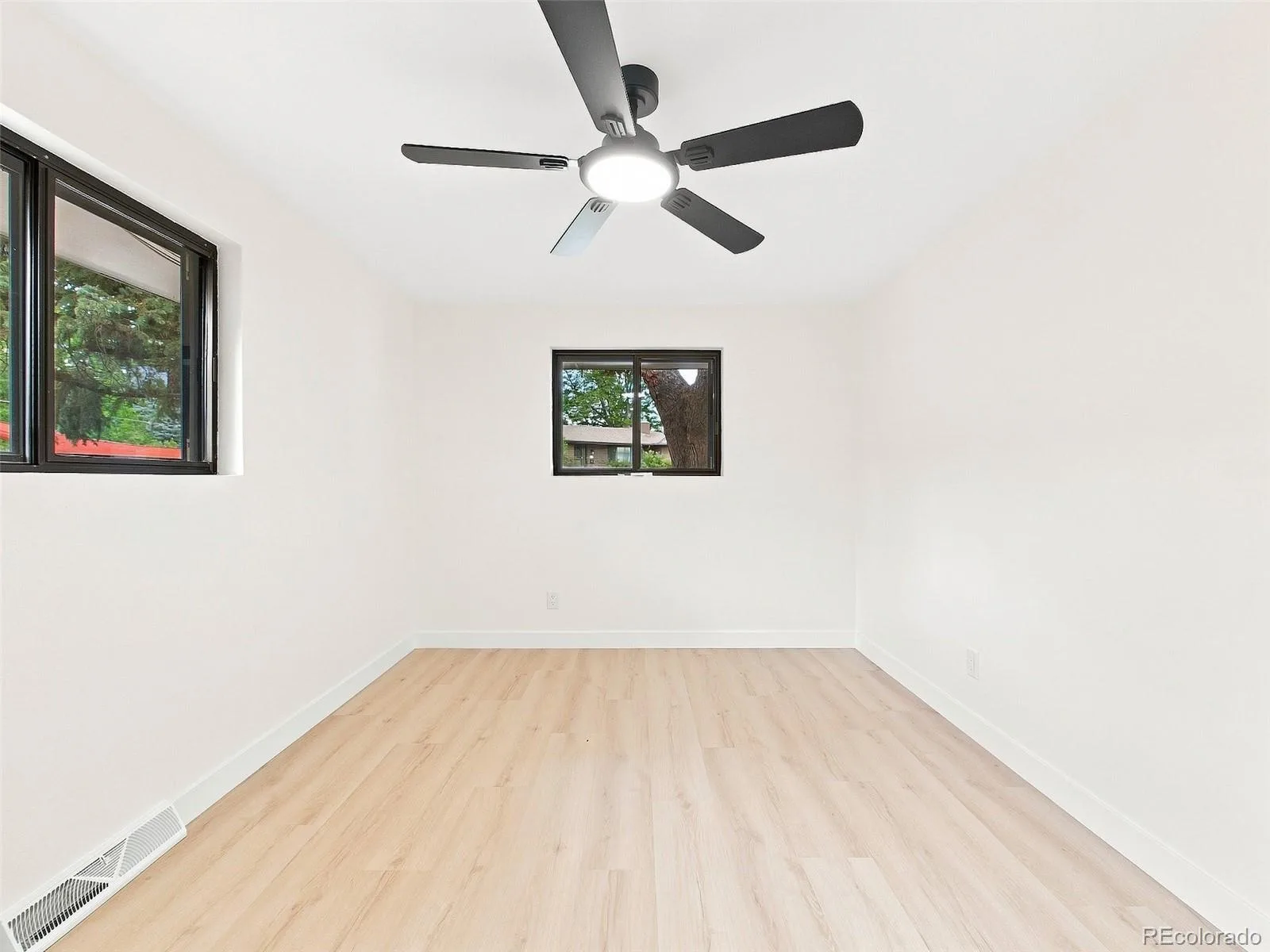 2361 S Holly Place Denver CO 80222 | MLS #REC8831250 08282026202005 1600 25