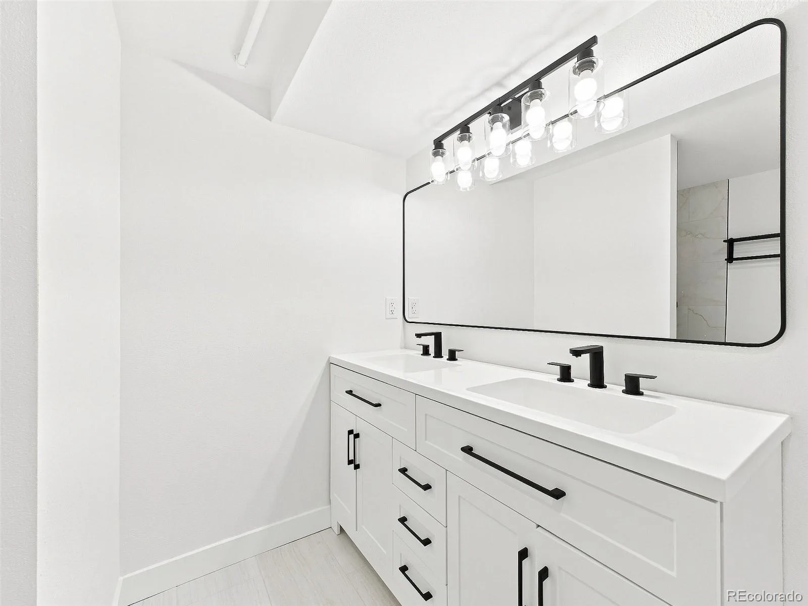 2361 S Holly Place Denver CO 80222 | MLS #REC8831250 08282026202005 1600 34
