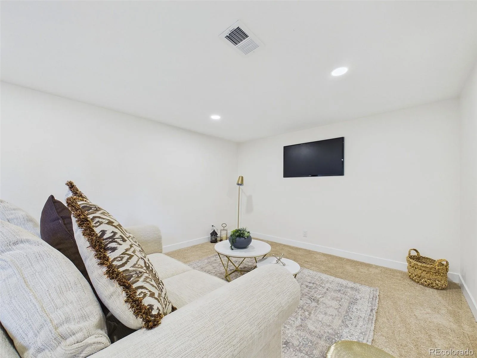 2361 S Holly Place Denver CO 80222 | MLS #REC8831250 08282026202005 1600 37