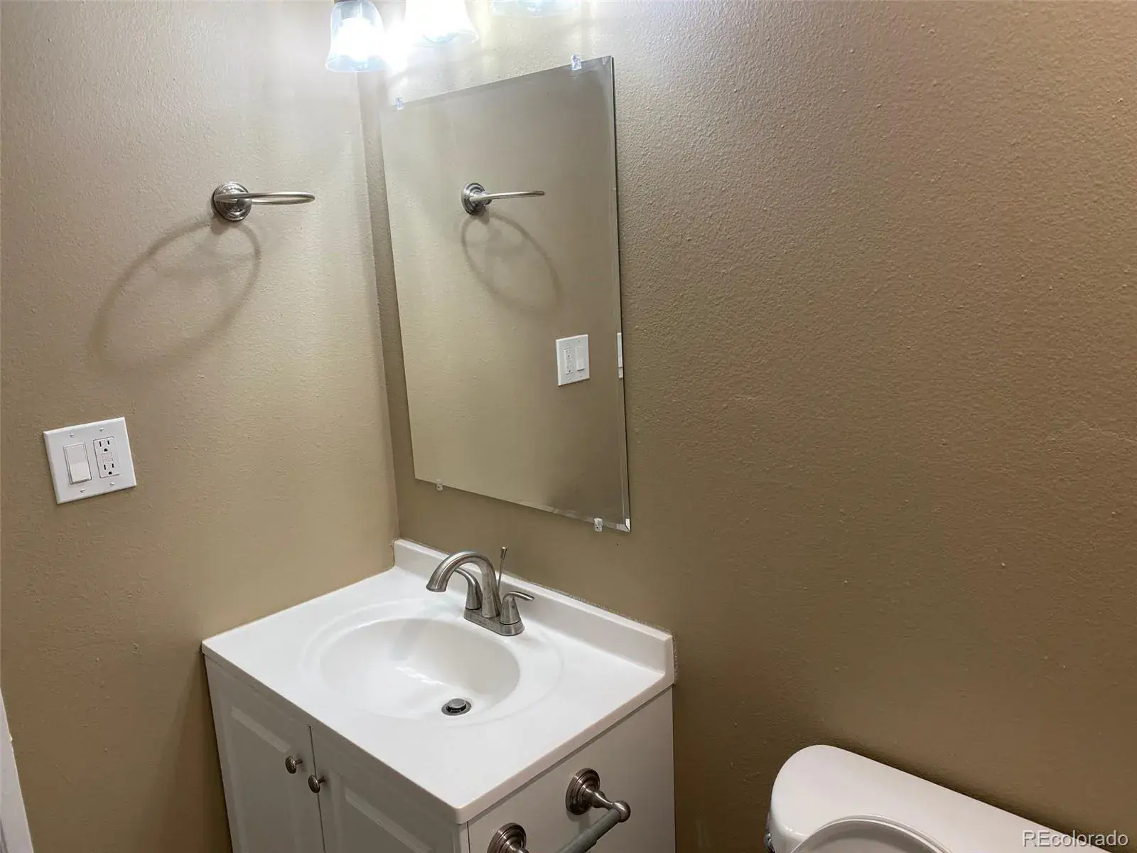 10022025020723 1600 12