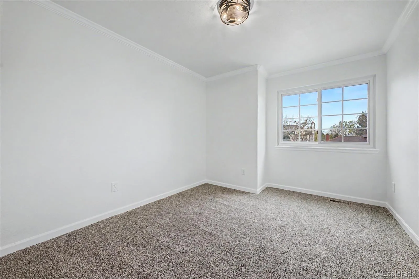 5532 S Lisbon Lane Centennial CO 80015 MLS #REC8836750 04182026022235 1600 31