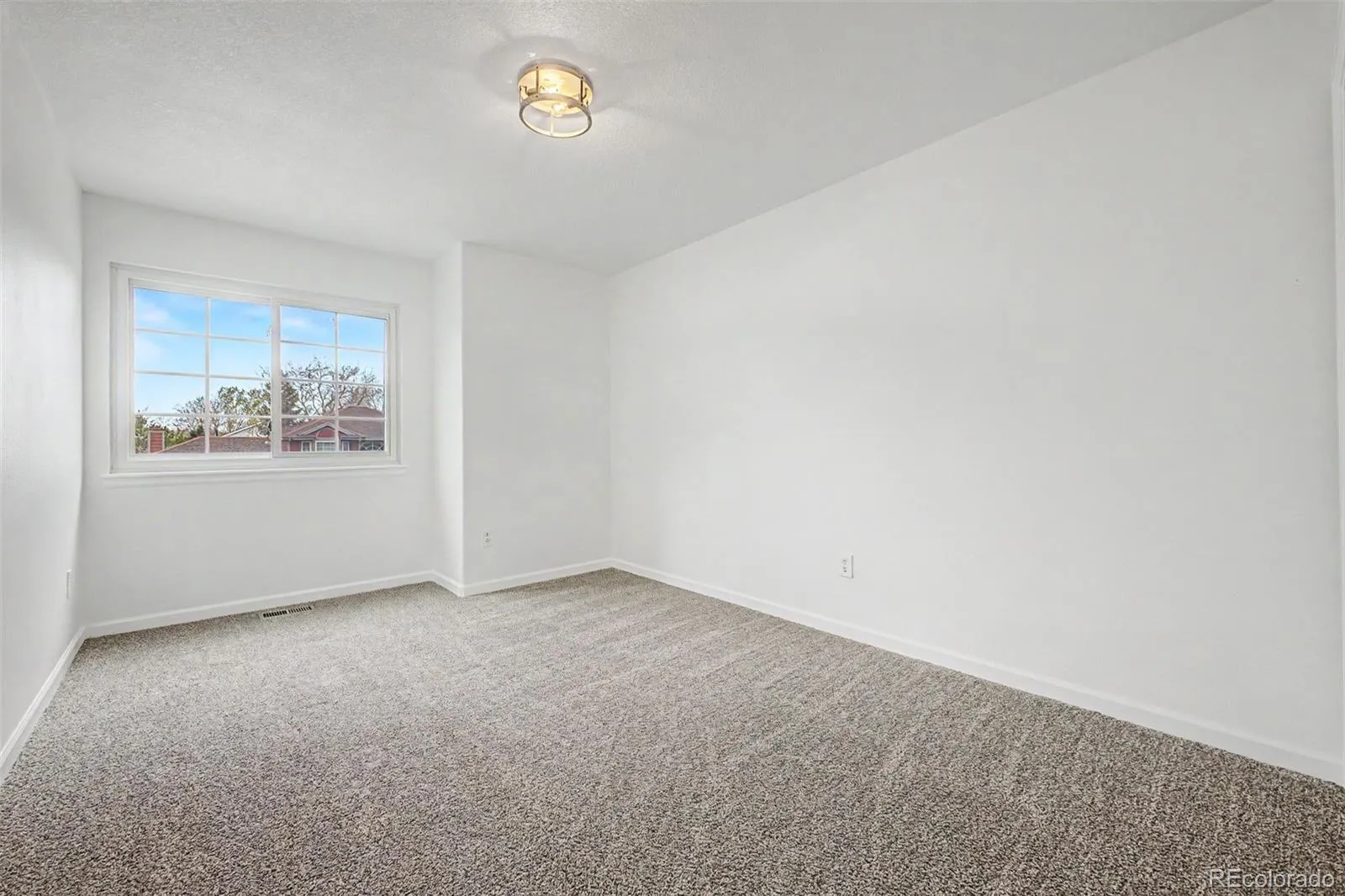 5532 S Lisbon Lane Centennial CO 80015 MLS #REC8836750 04182026022235 1600 33