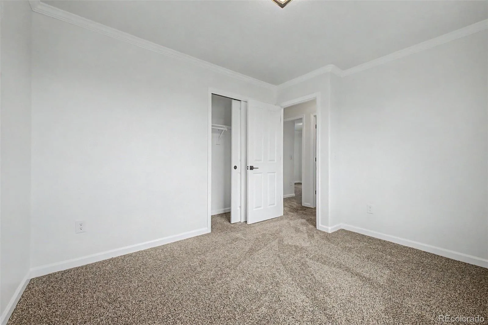 5532 S Lisbon Lane Centennial CO 80015 MLS #REC8836750 04182026022235 1600 35