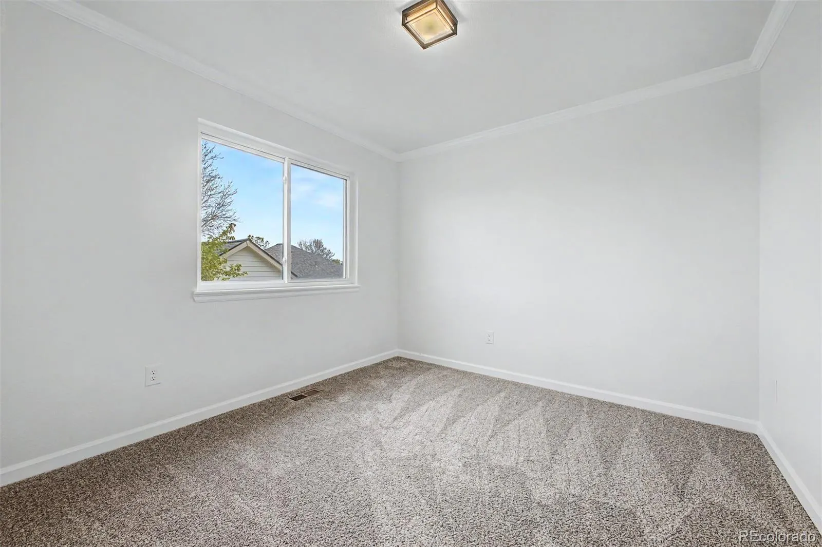 5532 S Lisbon Lane Centennial CO 80015 MLS #REC8836750 04182026022235 1600 36