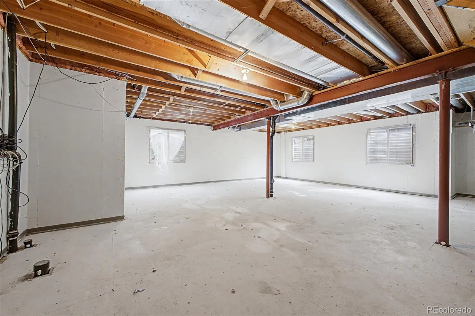 5532 S Lisbon Lane Centennial CO 80015 MLS #REC8836750 04182026022235 1600 43