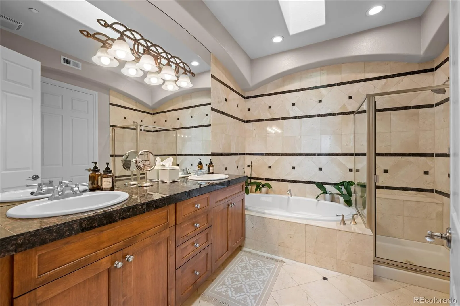 40 Madison Street #303 Denver CO 80206 | MLS #REC8837887 10032026001455 1600 12