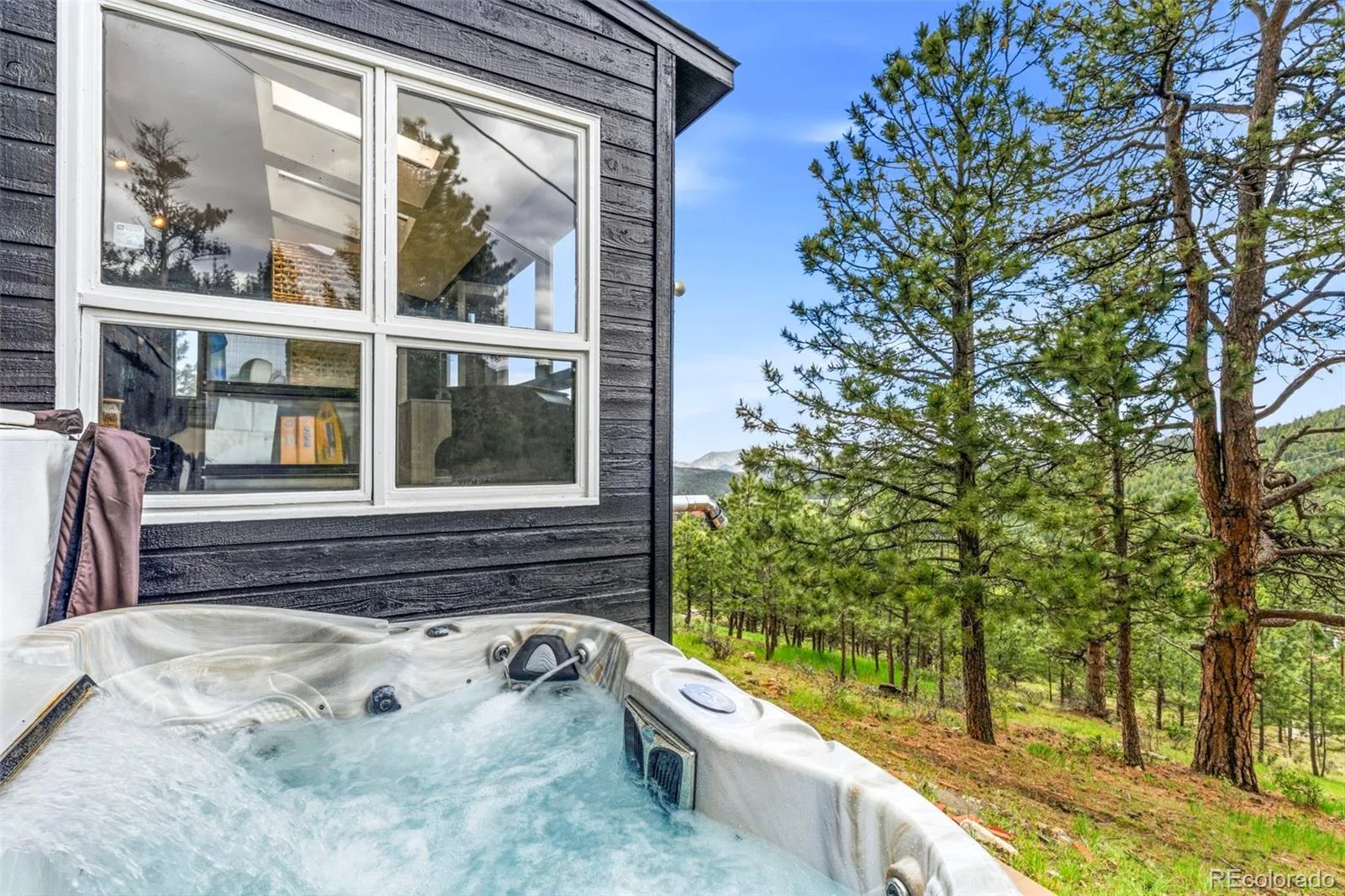 610 Meadow View Drive Evergreen CO 80439 | MLS #REC8838461 05312026184343 1600 37