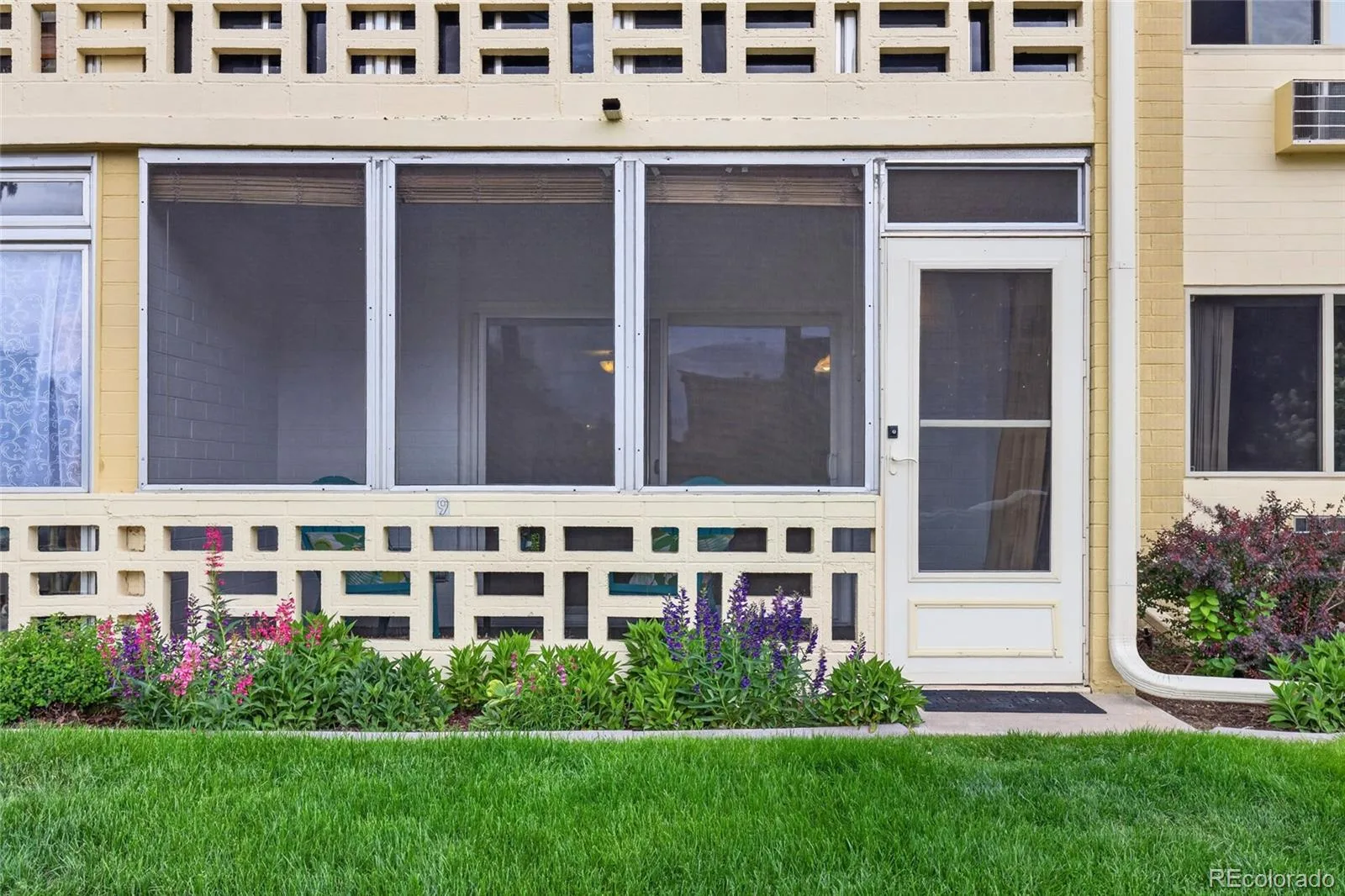 695 S Alton Way #9A Denver CO 80247 MLS #REC8838956 06132026172158 1600 31
