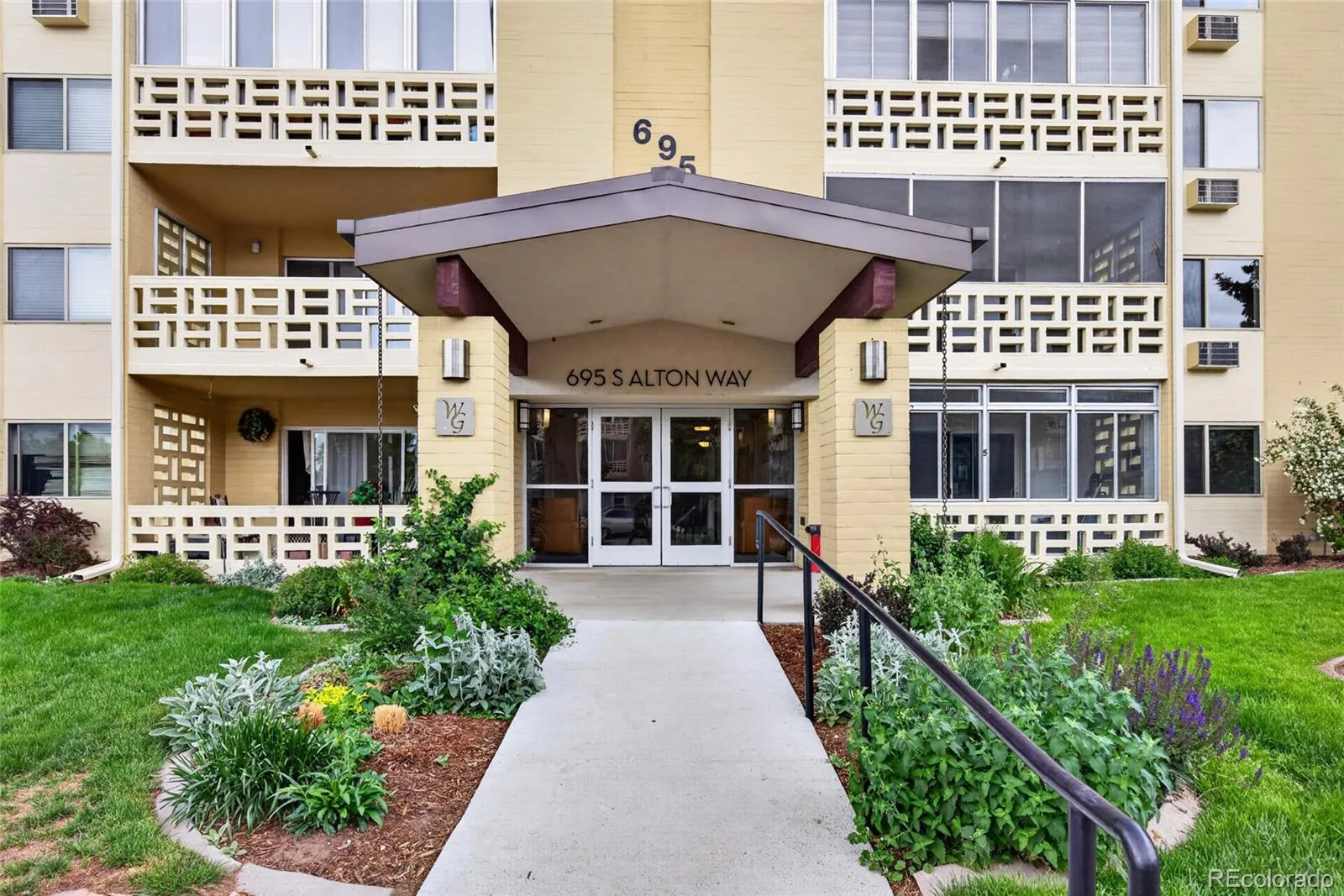 695 S Alton Way #9A Denver CO 80247 MLS #REC8838956 06132026172158 1600 33