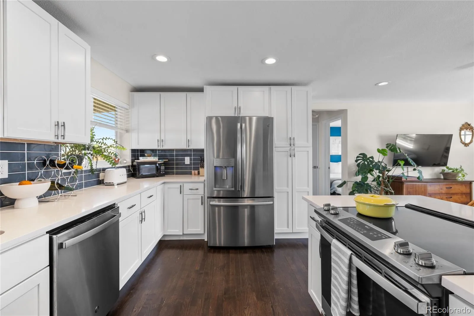 3011 Oneida Street Denver CO 80207 MLS #REC8847137 06252026142626 1600 11
