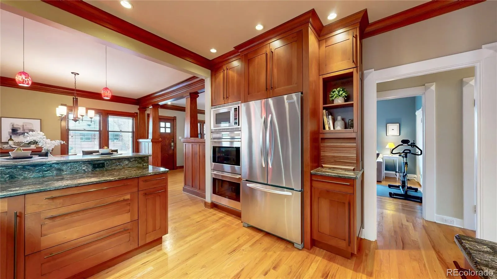 04032026222116 1600 10