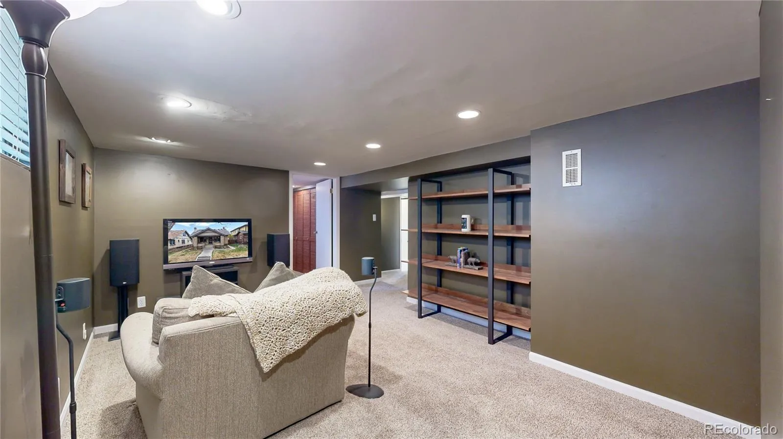 04032026222116 1600 23