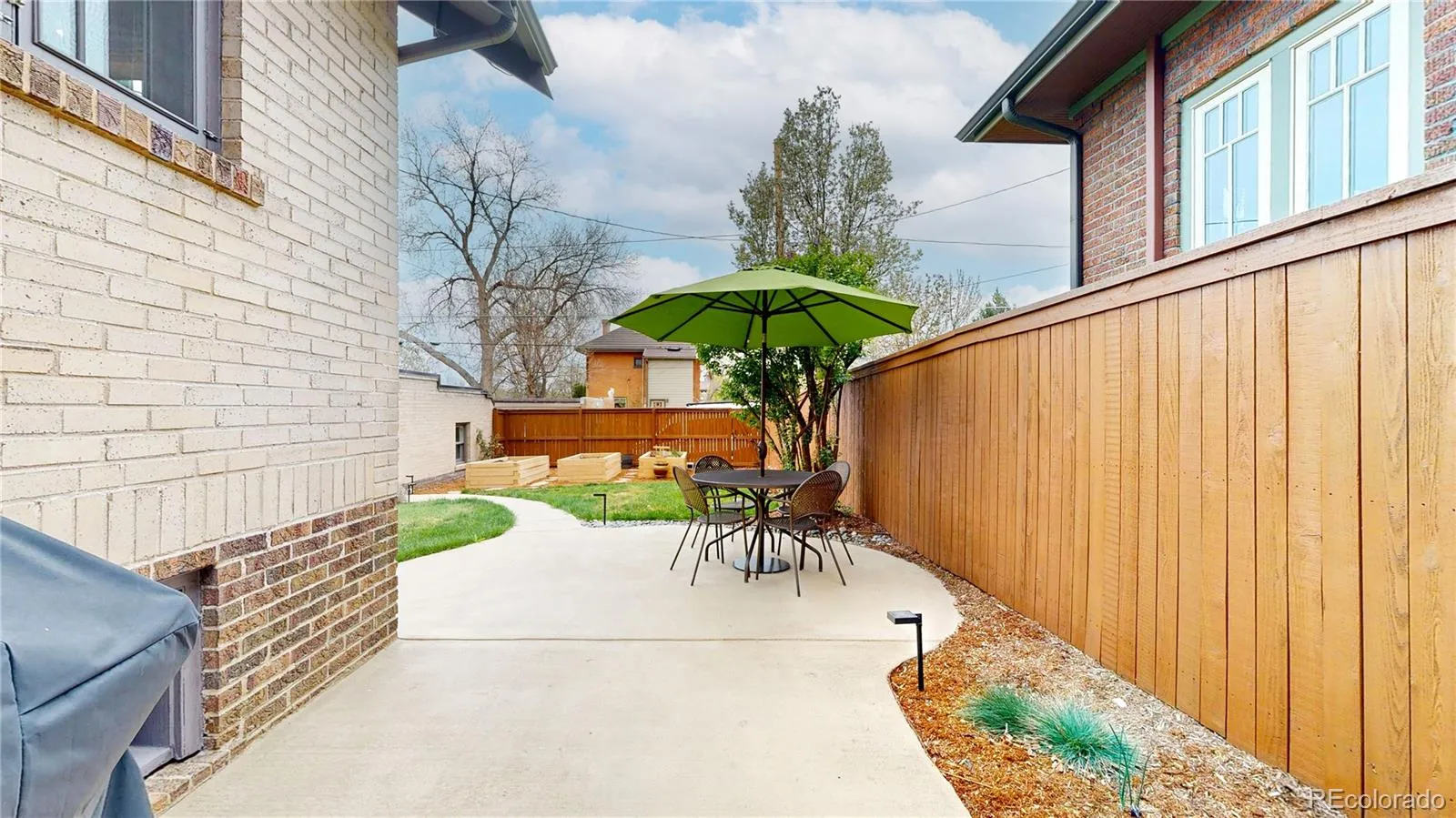 04032026222116 1600 32