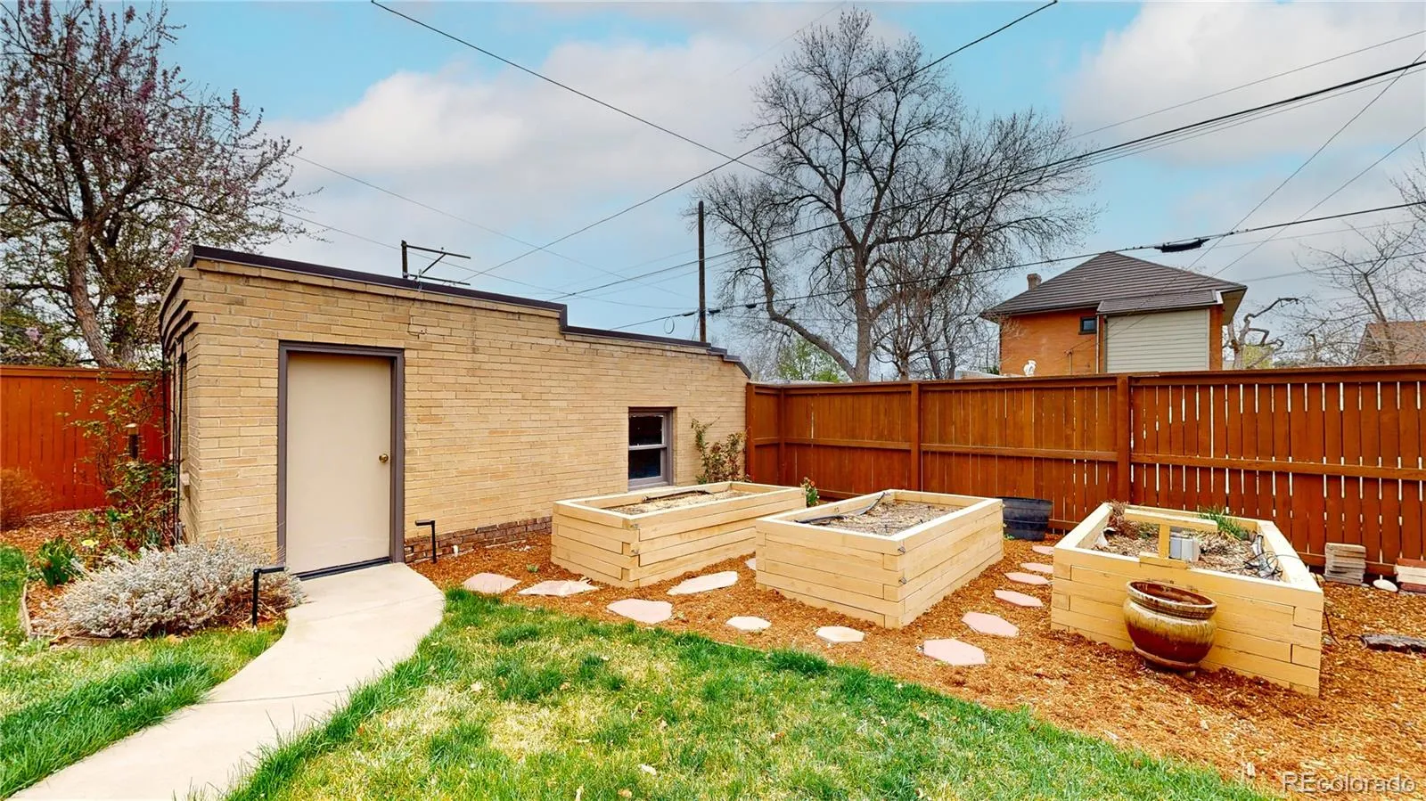 04032026222116 1600 36