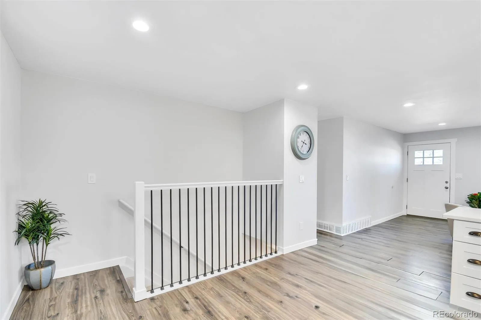 6660 S Dudley Court Littleton CO 80123 MLS #REC8849930 05142026212817 1600 9