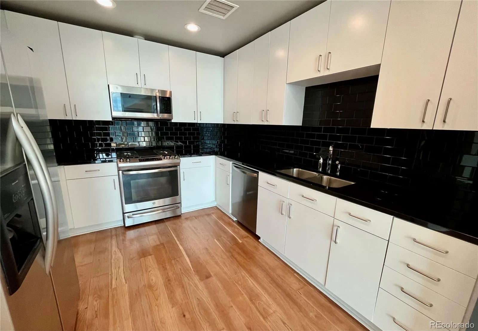 1700 Bassett Unit 2316 Street #2316 Denver CO 80202 | MLS #REC8851561 10022026205433 1600 7