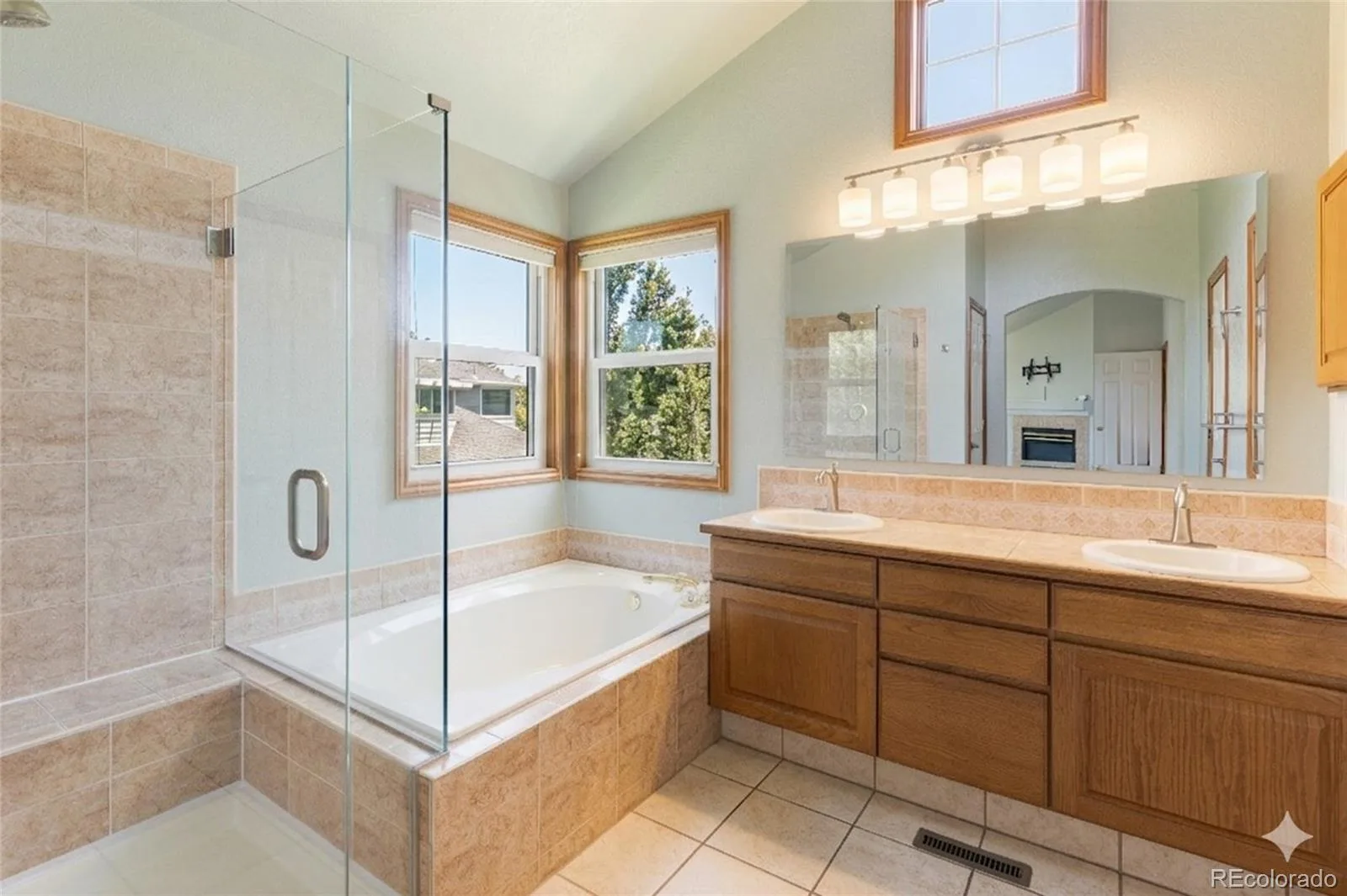 355 Peregrine Circle Broomfield CO 80020 | MLS #REC8881698 07242026213730 1600 27