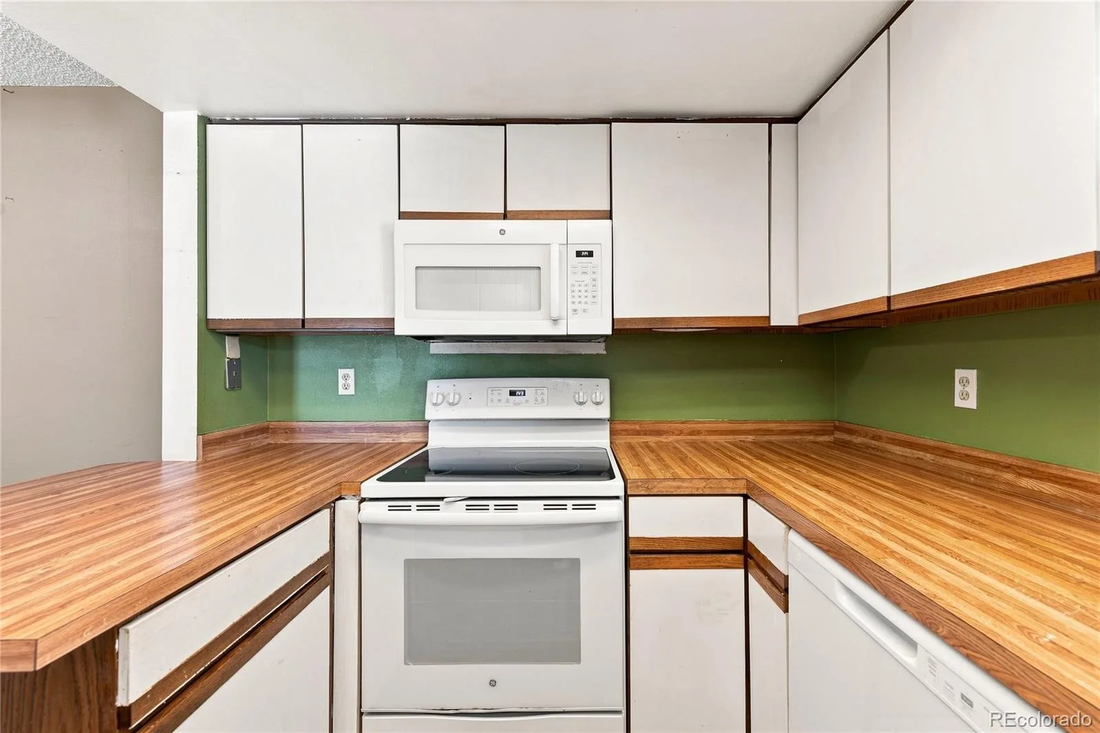 12573 E Pacific Circle #E Aurora CO 80014 | MLS #REC8881850 09132026005539 1600 11