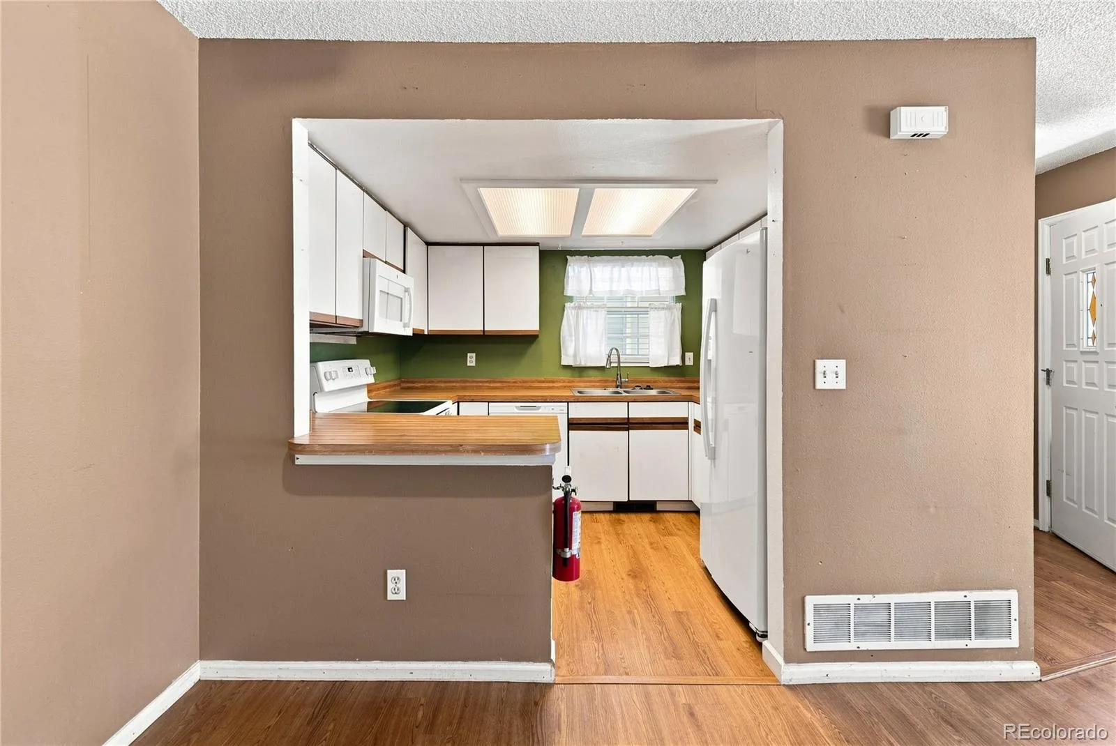 12573 E Pacific Circle #E Aurora CO 80014 | MLS #REC8881850 09132026005539 1600 13